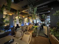 发现新加坡美食：Coq & Balls餐厅吸引中国游客和在新加坡的华人